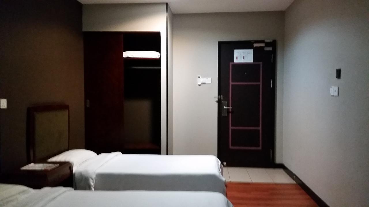 Hotel Sadong88 Kota Kinabalu Exterior photo